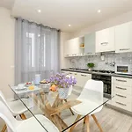 Stella House デセンツァーノ・デル・ガルダ